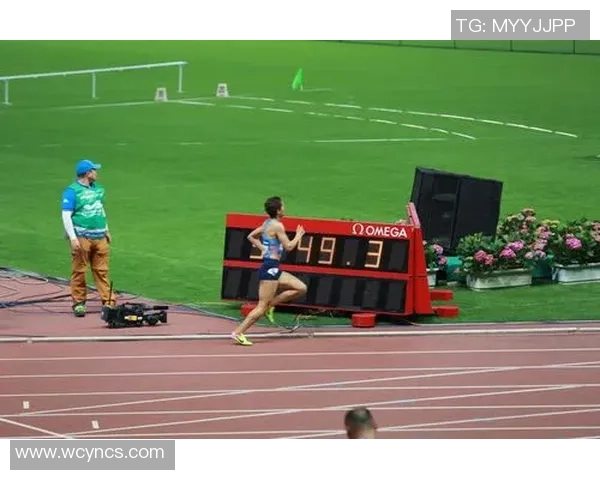 上海足球队在钻石联赛中的拼搏历程与荣耀时刻回顾